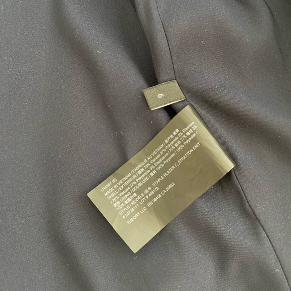 Theory Blazer - size 6 - Picture 10 of 10